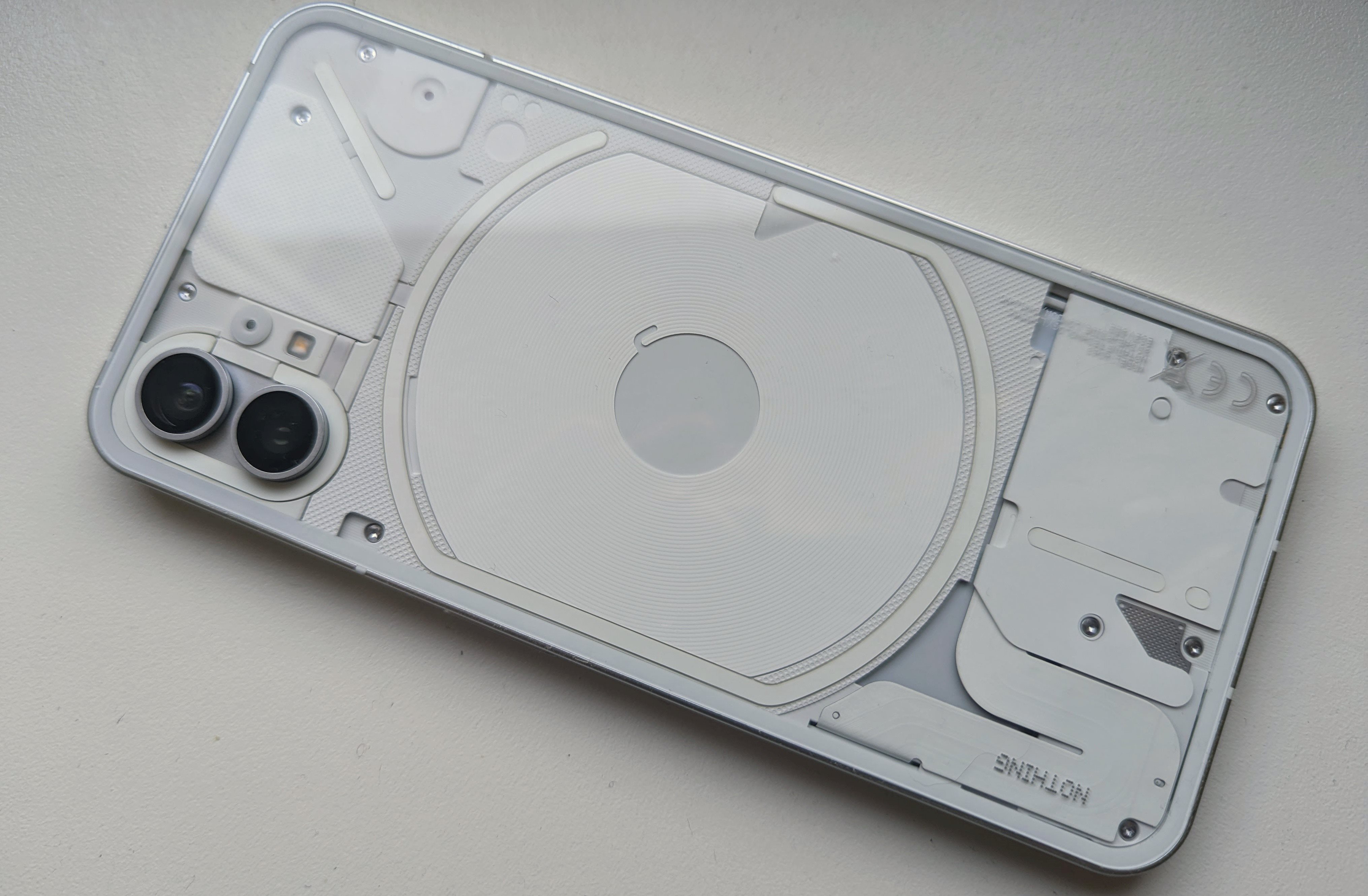 Nothing Phone (1) (BEMUTATÓ): különleges és eredeti dizájn, emellett ...